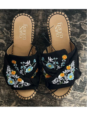 Women's Franco Sarto Black Floral Embroidered Wedge Sandals size 6